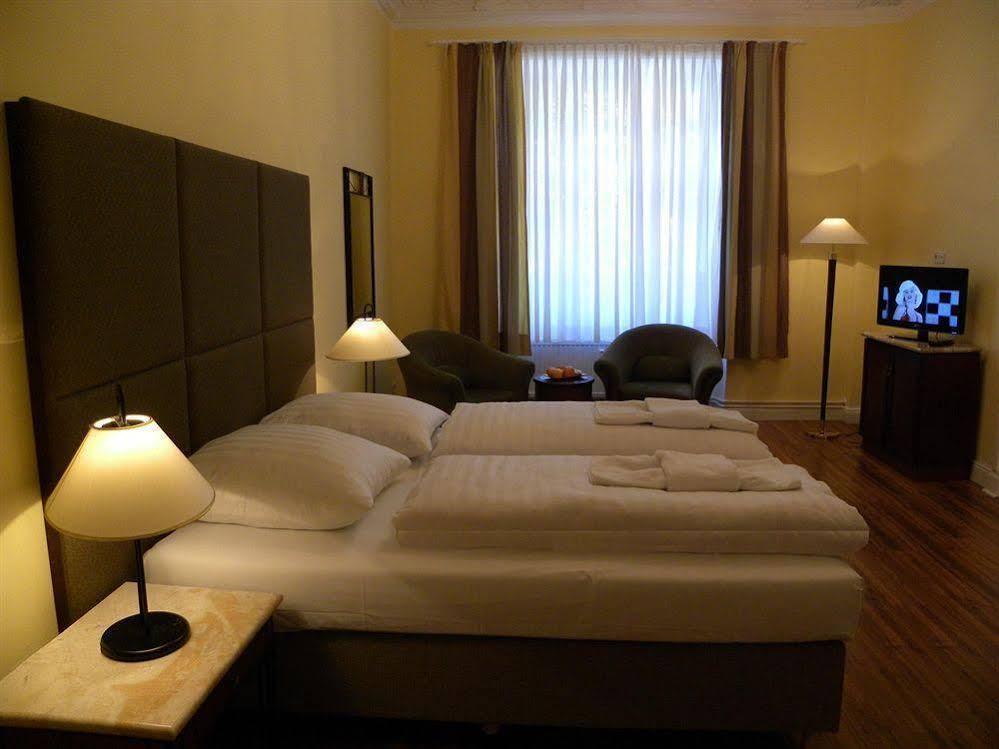 Hotel-Pension Michele Berlín Exterior foto